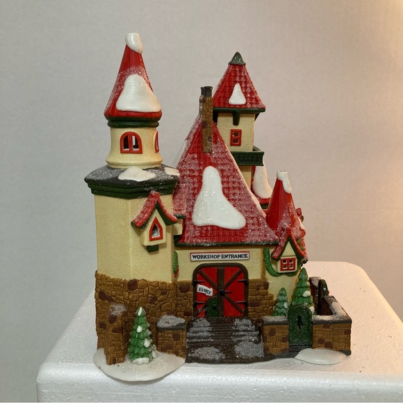 Department 56 “Home of Mr and Mrs Claus”. North Pole Series. Heritage Village - Picture 2 of 6